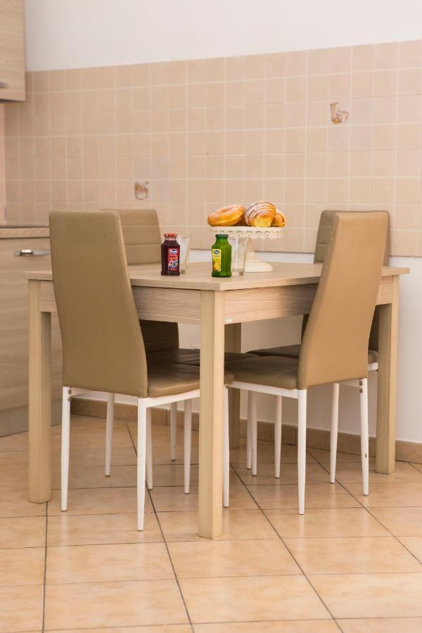 Airport House Apartment Napoli Exterior foto